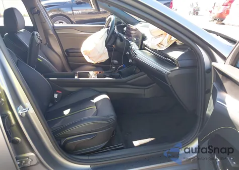 2025 Kia K5 Gt z USA, uszkodzony, nr VIN KNAG44J89S5339082